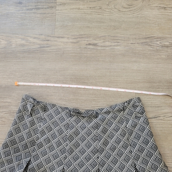Banana Republic Factory Silk Gray Patterned Women's Skirt Size 4 - Picture 2 of 9